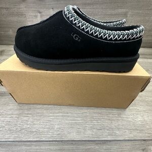 WOMEN'S UGG TASMAN SLIPPERS, COLOR BLACK BRAND NEW NEVER WORN WITH BOXES